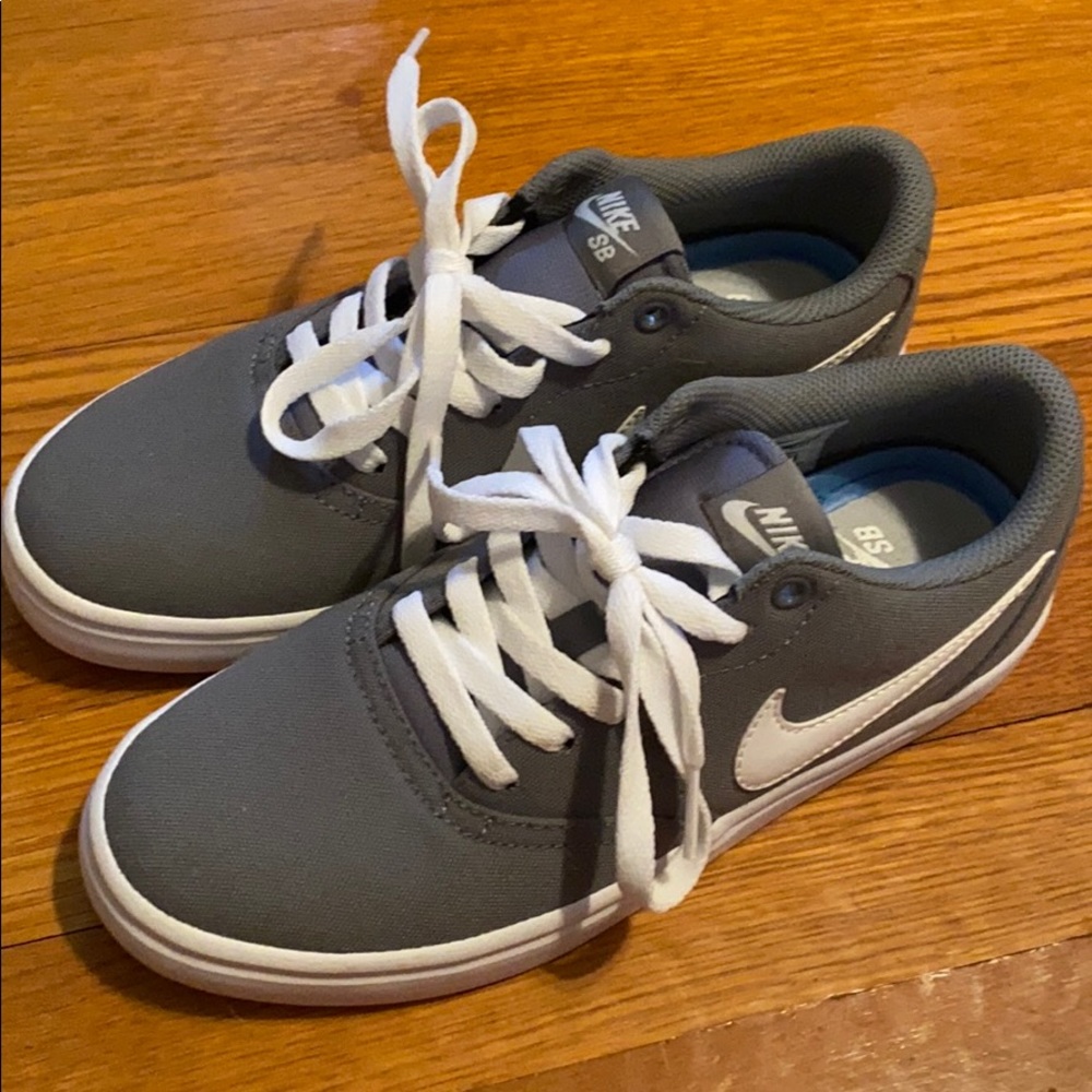 Nike Tennis Shoes